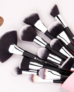 Professional Makeup Brush Set 32Pcs Makeup Brushes Premium Synthetic Kabuki Foundation Blending Brush Face Powder Blush Concealers Eye Shadows